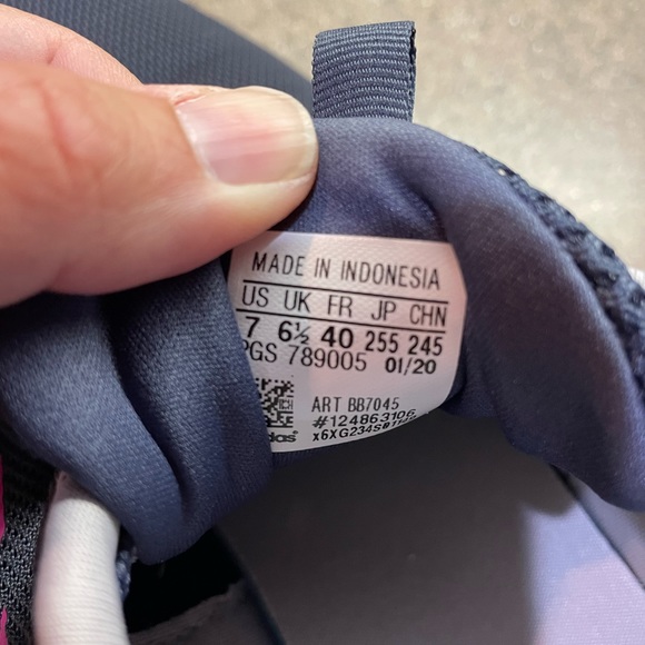 Adidas Cloudfoam Youth Sneakers, Size 7 - Picture 9 of 10